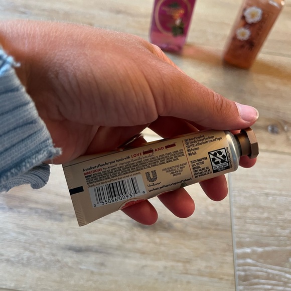 Lotion/soap/chapstick BUNDLE - Picture 5 of 11